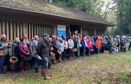 Photos de Groupe avant le départ de la cueillette des champignons dans la forêt de la Hunaudaye